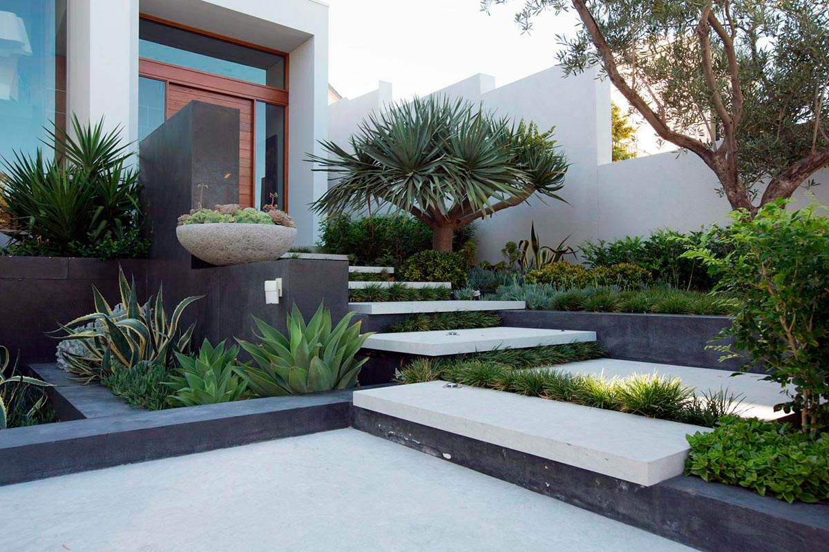 the idea of ​​a vivid garden landscape design