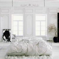 verzija svijetlog interijera spavaće sobe u fotografiji bijele boje