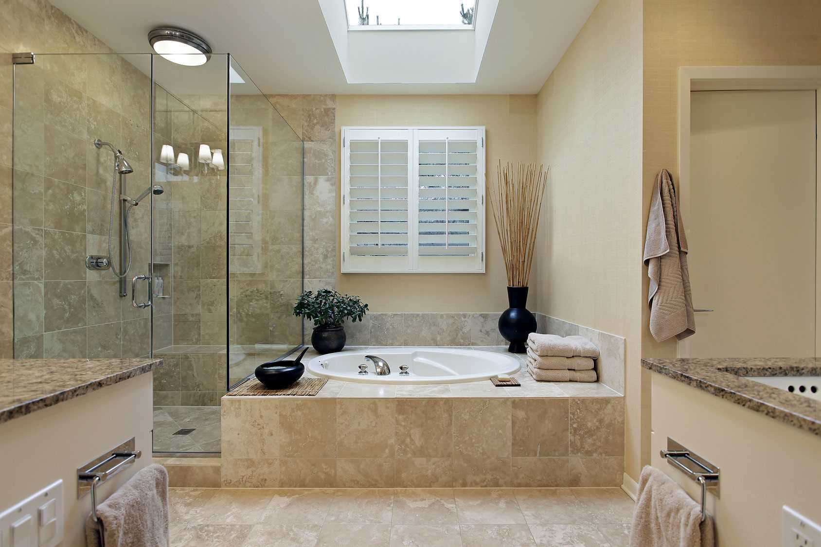 variant of the bright interior of a large bathroom