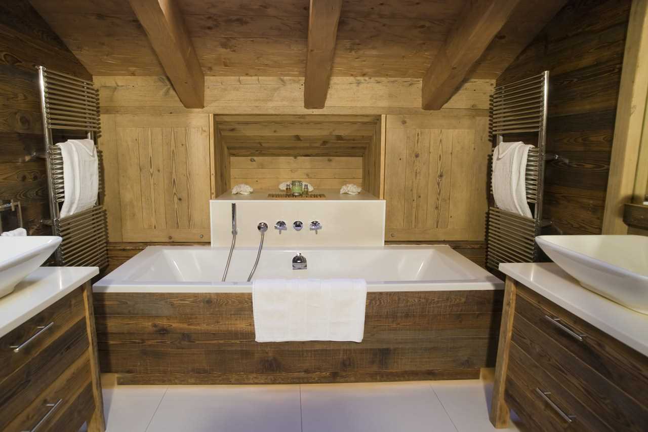 versione di un bellissimo design di un bagno in una casa di legno