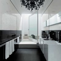 ideja modernog interijera kupaonice u crno-bijelim tonovima fotografija