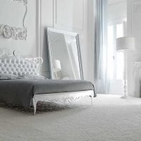 verzija prekrasnog dizajna spavaće sobe na bijeloj fotografiji