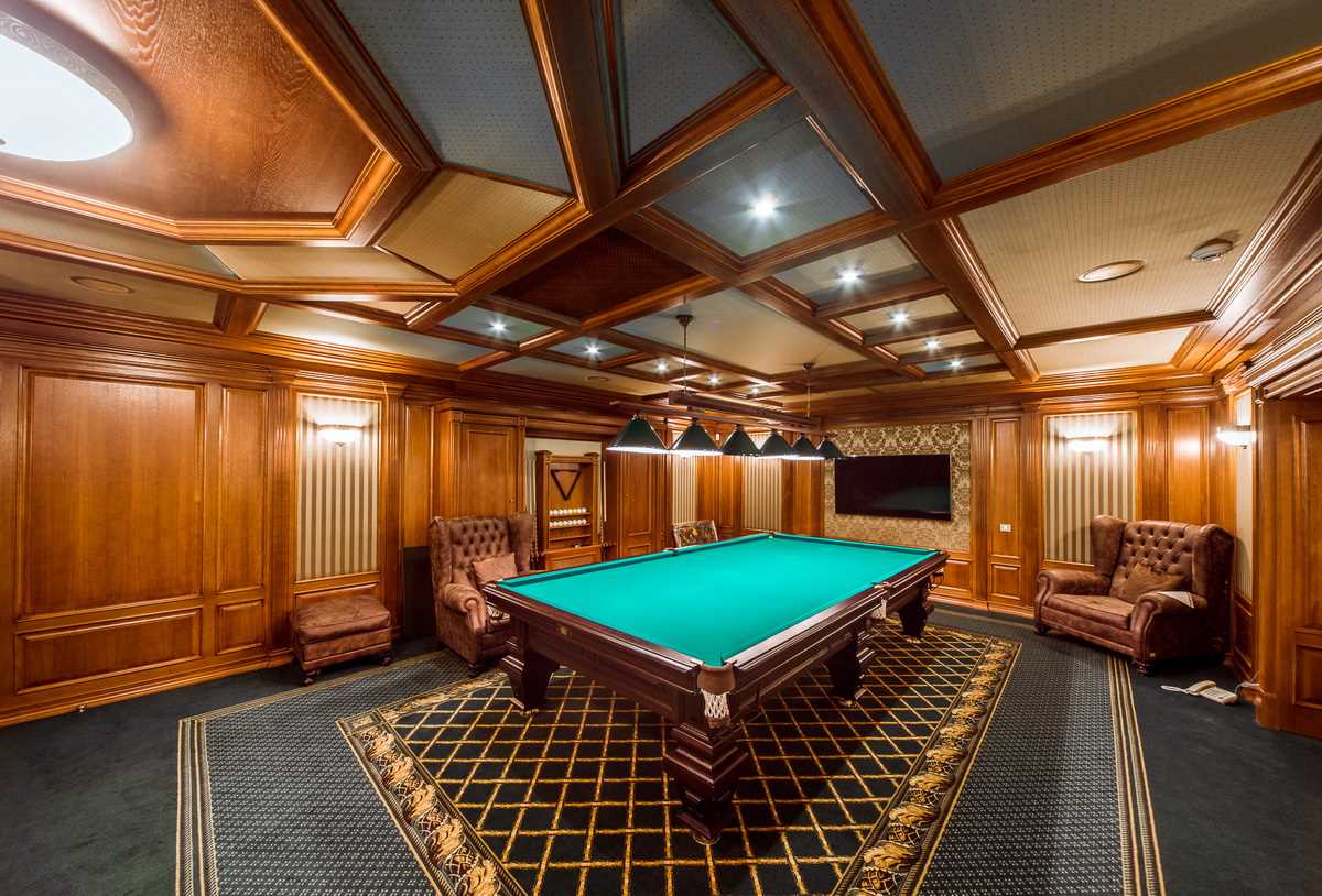 idea of ​​an unusual design of a billiard room