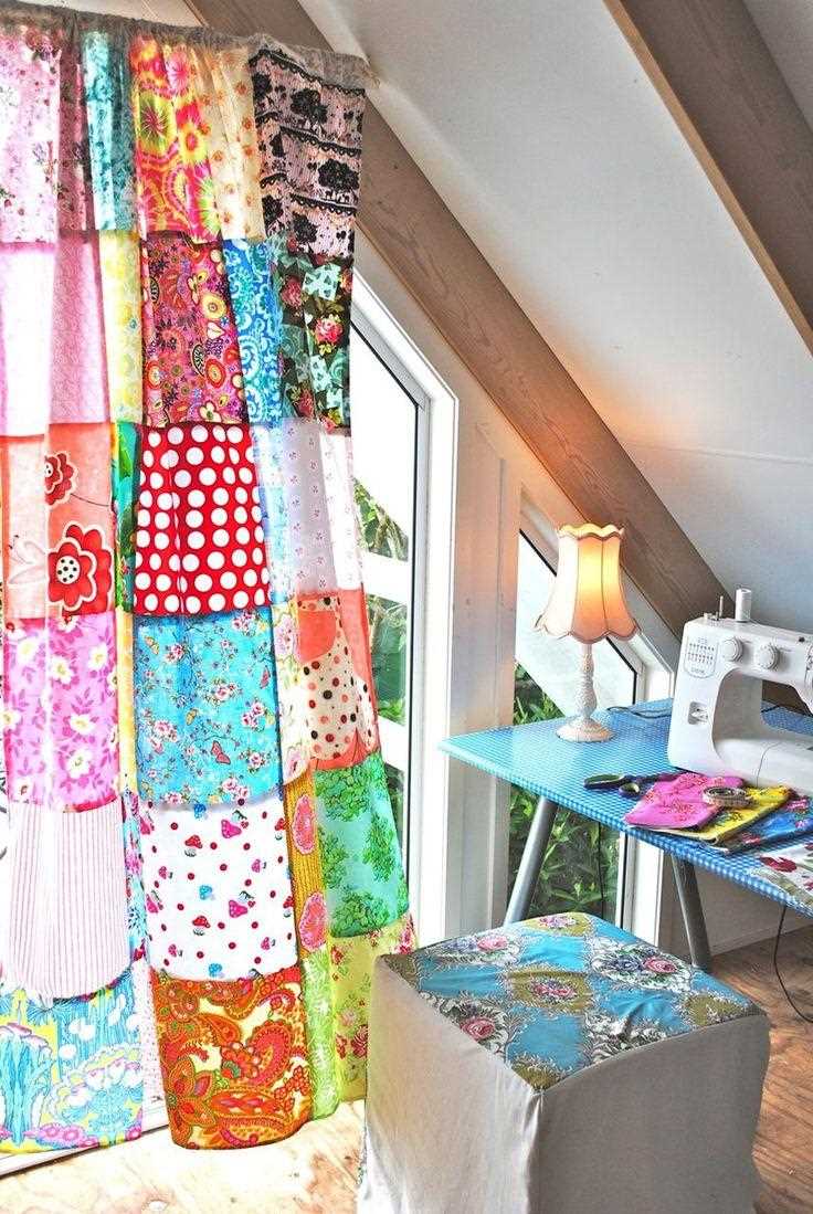 l'idée d'un design lumineux dans le couloir de style patchwork