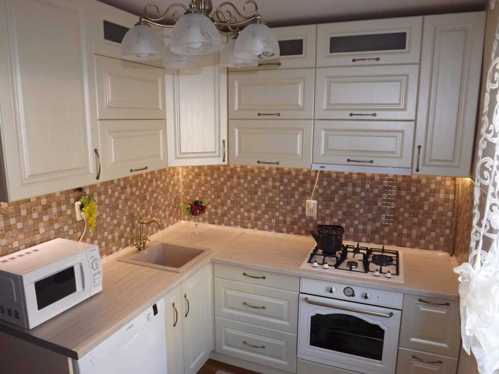 an example of using a bright style of the kitchen