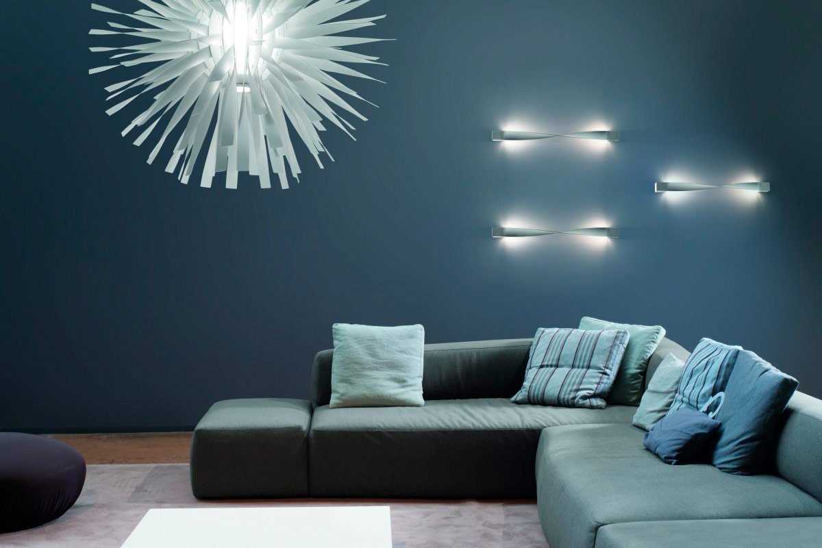 Variante di applicazione del design leggero in uno stile luminoso di una casa