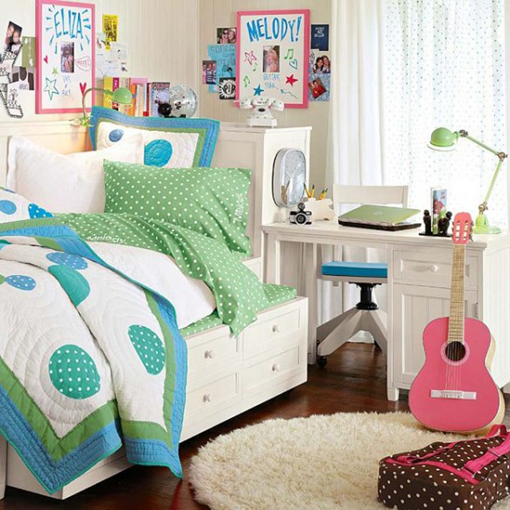 ideja svijetlog interijera spavaće sobe za djevojku u modernom stilu
