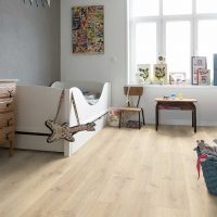 l'idea di utilizzare un laminato chiaro in una bella immagine di design per la casa