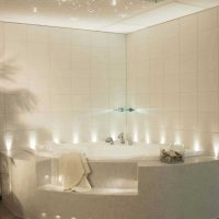 opcija primjene svjetlosnog dizajna na slici prekrasnog interijera stana