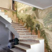 l'idée d'un style inhabituel d'appartement avec des peintures murales