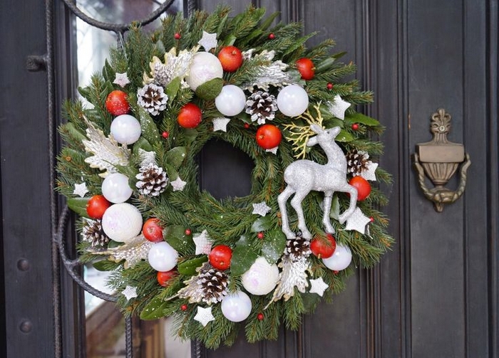 wreath of fir branches