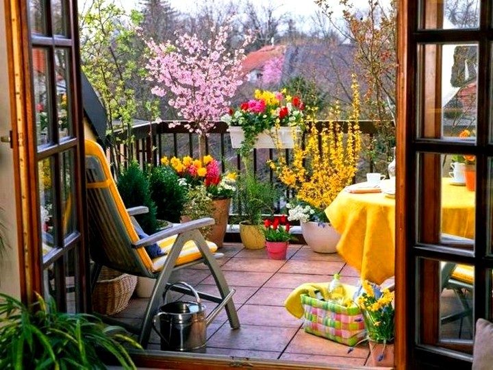 dizajn balkona s cvijećem