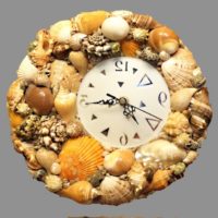 seashell decor clock