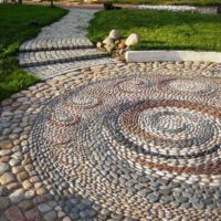 l'idea di utilizzare splendidi percorsi da giardino nella foto di progettazione del paesaggio