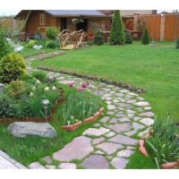 An example of the use of bright garden paths in the design of the courtyard photo