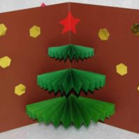 mogućnost da sami napravite neobično božićno drvce iz papira