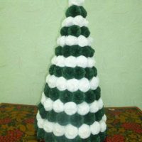 An example of creating a light Christmas tree from paper with your own hands