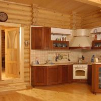 idea di una decorazione leggera di una cucina in una foto di casa in legno