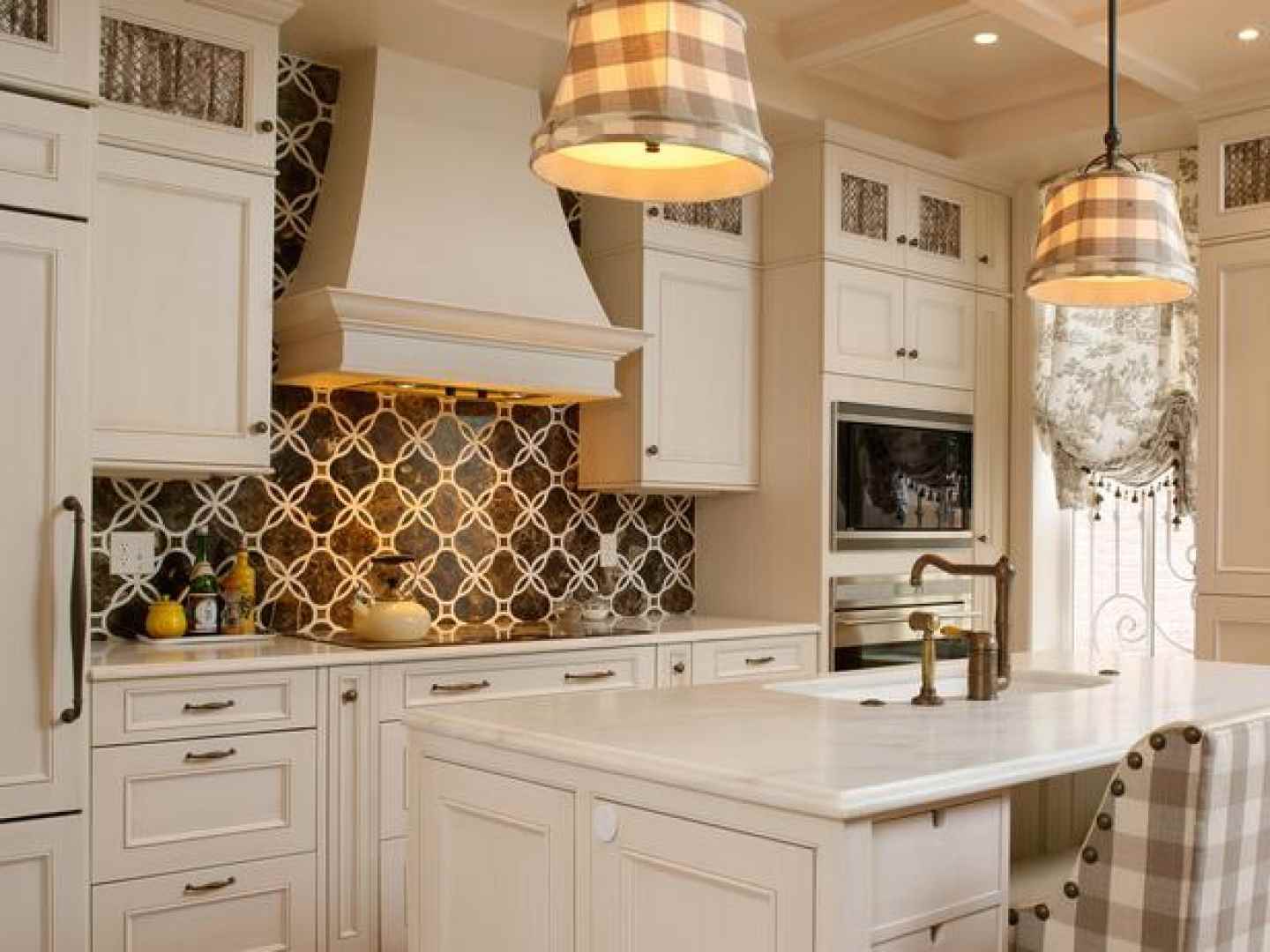 versione di un bellissimo arredamento da cucina in stile classico