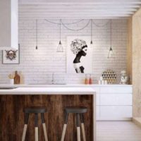 cucina in stile loft con bar per la colazione