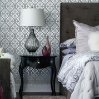 gray wallpaper in the bedroom