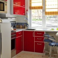 crveno-bijeli dizajn kuhinje