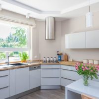 dapur dengan countertop windowsill