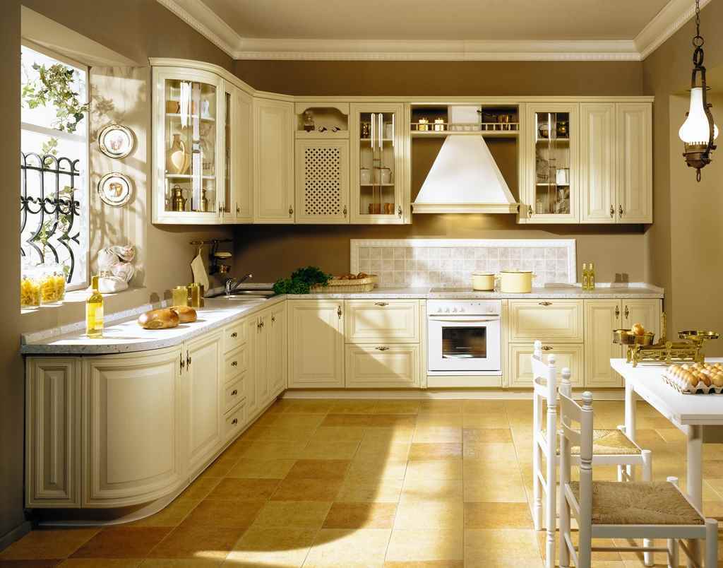primjer prekrasnog kuhinjskog interijera u klasičnom stilu