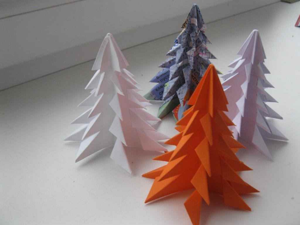 primjer stvaranja svečanog božićnog drvca iz papira sami