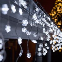 decorazione della finestra per i fiocchi di neve di Capodanno