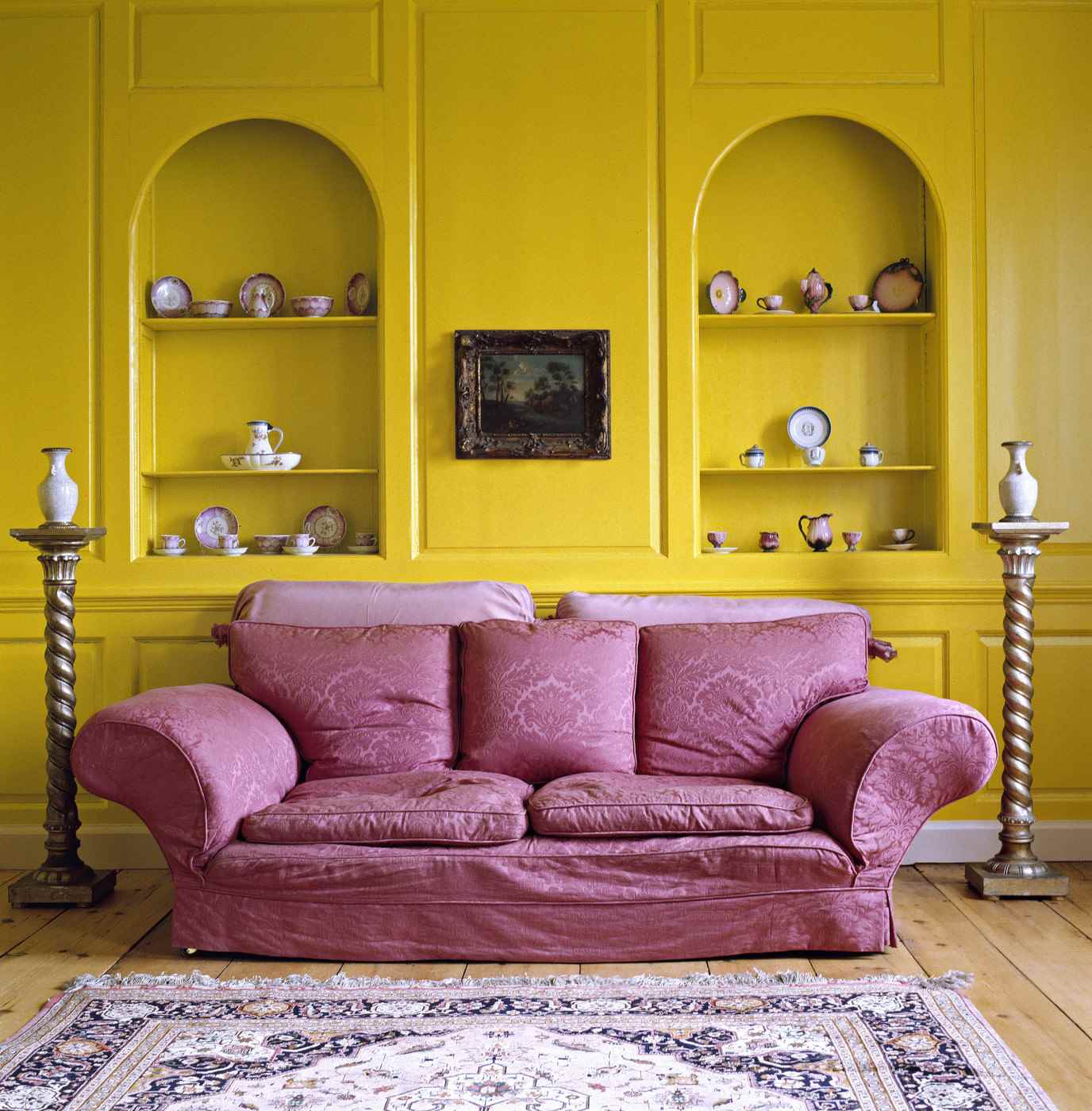 the idea of ​​using bright yellow in the interior of the apartment