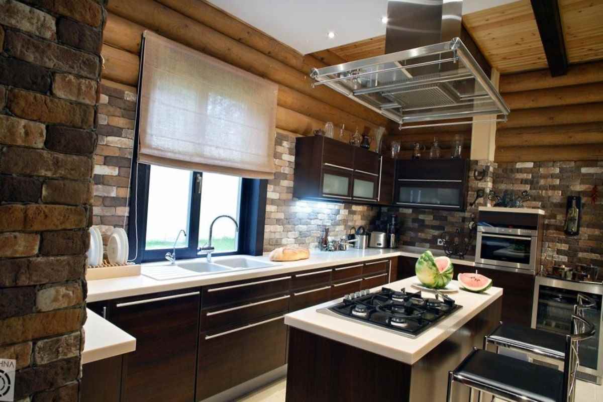 un esempio di un bellissimo stile di cucina in una casa di campagna