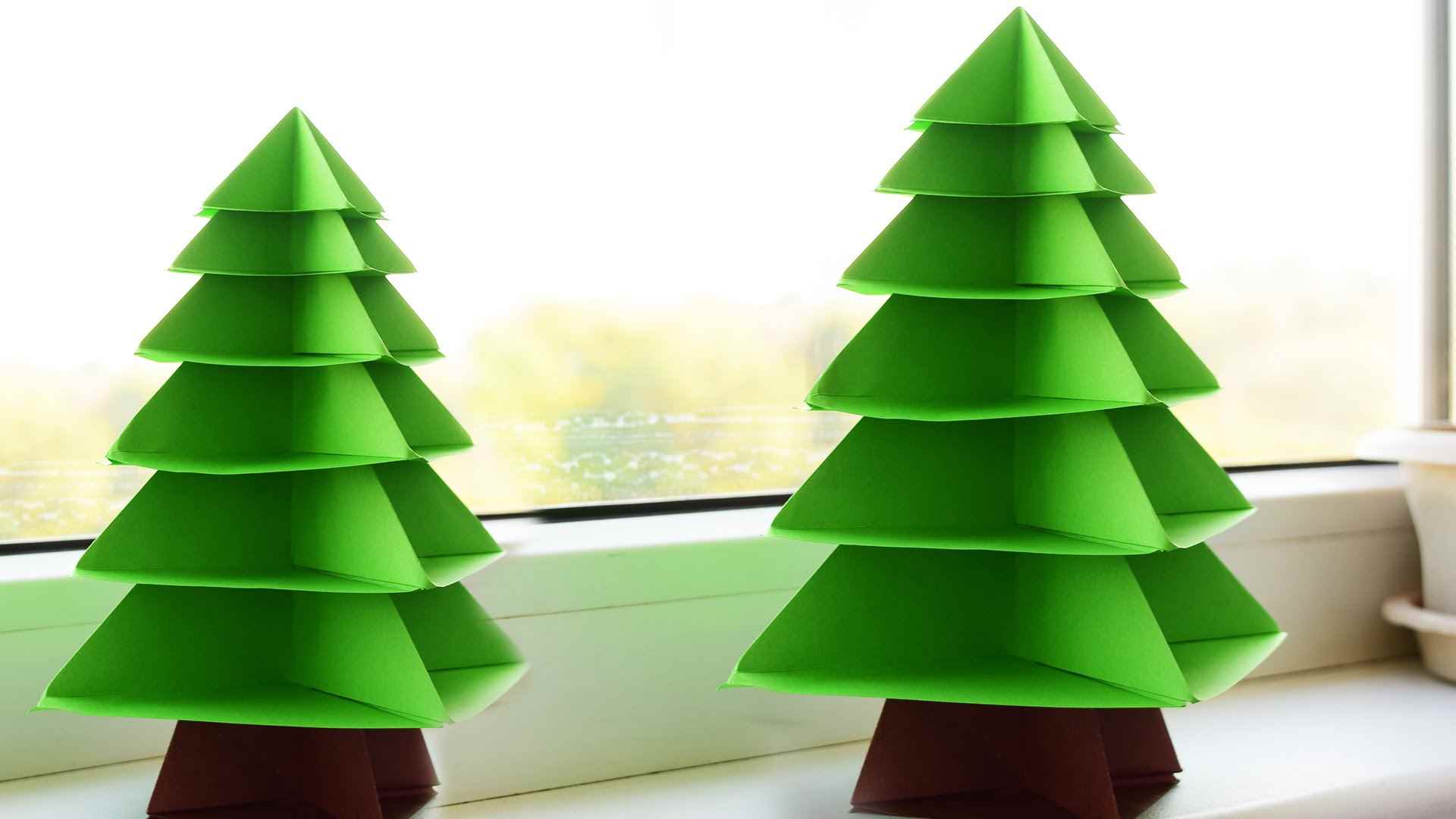 idea untuk membuat pokok Krismas kadbod do-it-yourself yang terang