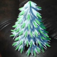 primjer stvaranja prekrasnog božićnog drvca iz papira same fotografije