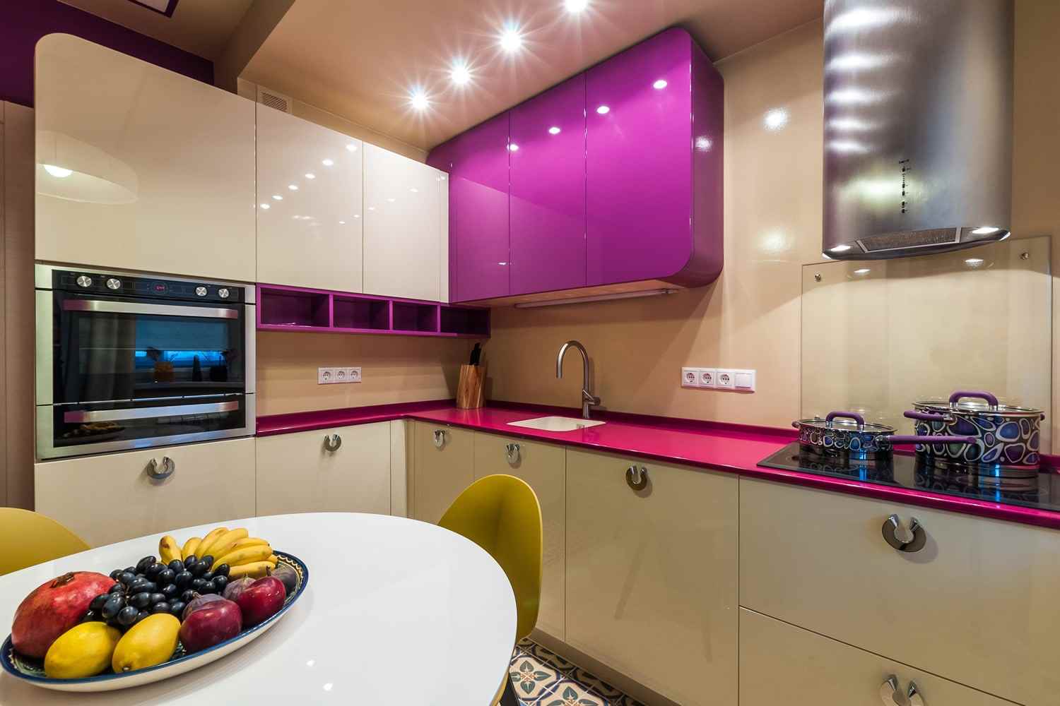 Idea hiasan dapur yang terang 7 sq.m