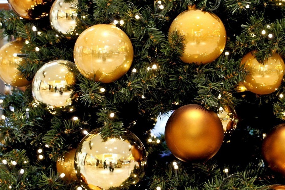 golden christmas balls