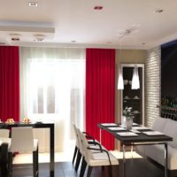 cucina design con finestra e tende rosse