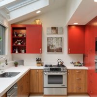 cucina design con una finestra sul soffitto