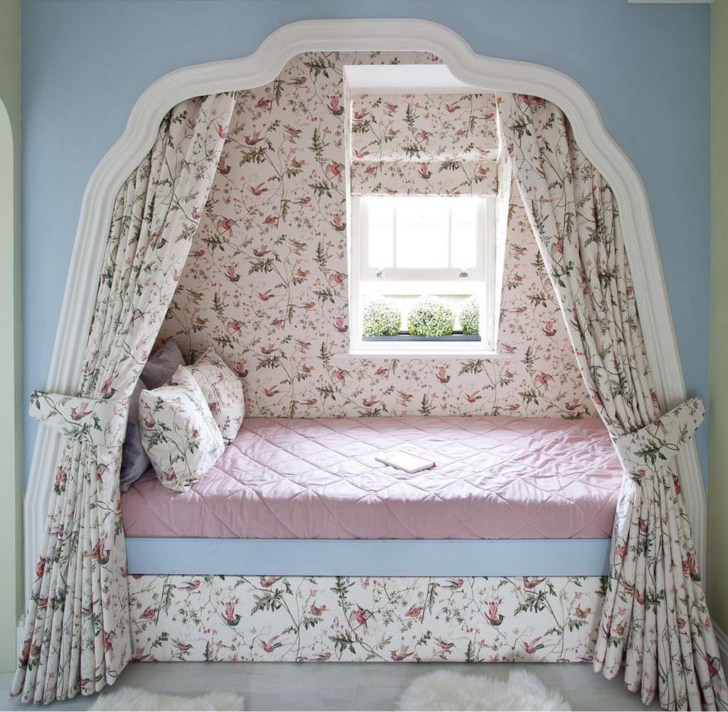 four-poster bed