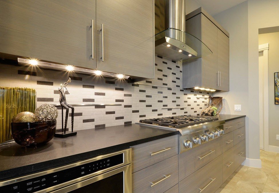 tile and tile in the kitchen