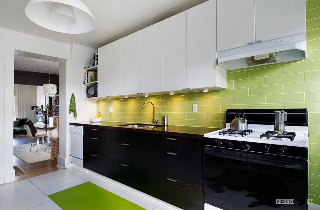 tile apron and floor in the kitchen