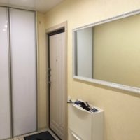 lorong di sebuah apartmen di dalam sebuah gambar rumah panel