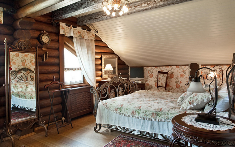 spavaća soba u drvenoj seoskoj kući