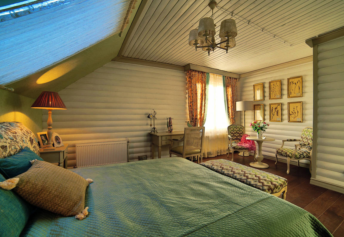 spavaća soba u drvenoj kući provence