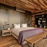 chambre dans une maison en bois