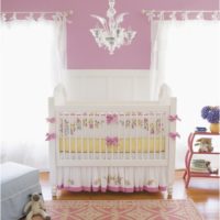 dječja soba za novorođeni krevet s lukovima