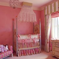 dječja soba za novorođenče za djevojčicu