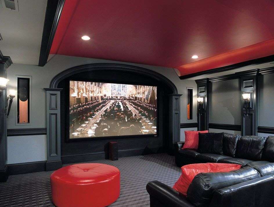 home theater nei colori rosso-nero