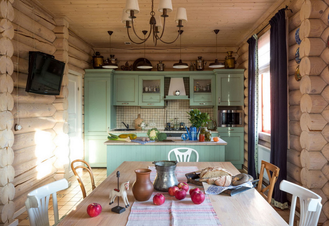 Soggiorno in casa di tronchi in stile provenzale