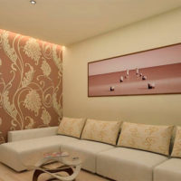 Zidna dekoracija preko sofe u modernom stilu